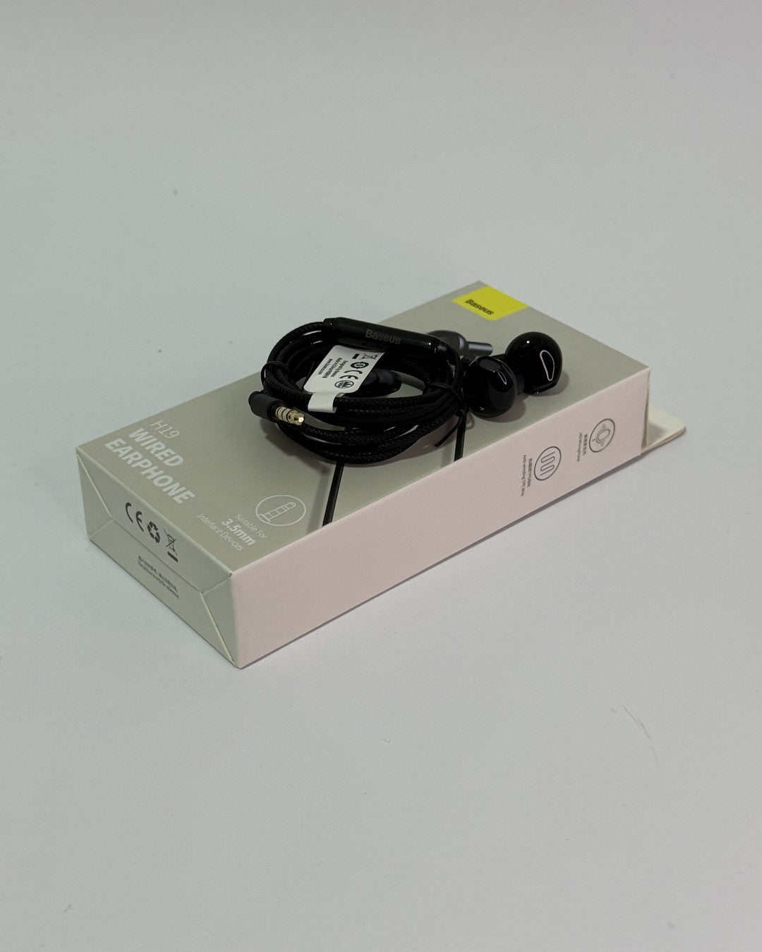 Auricular Baseus con cable auxiliar