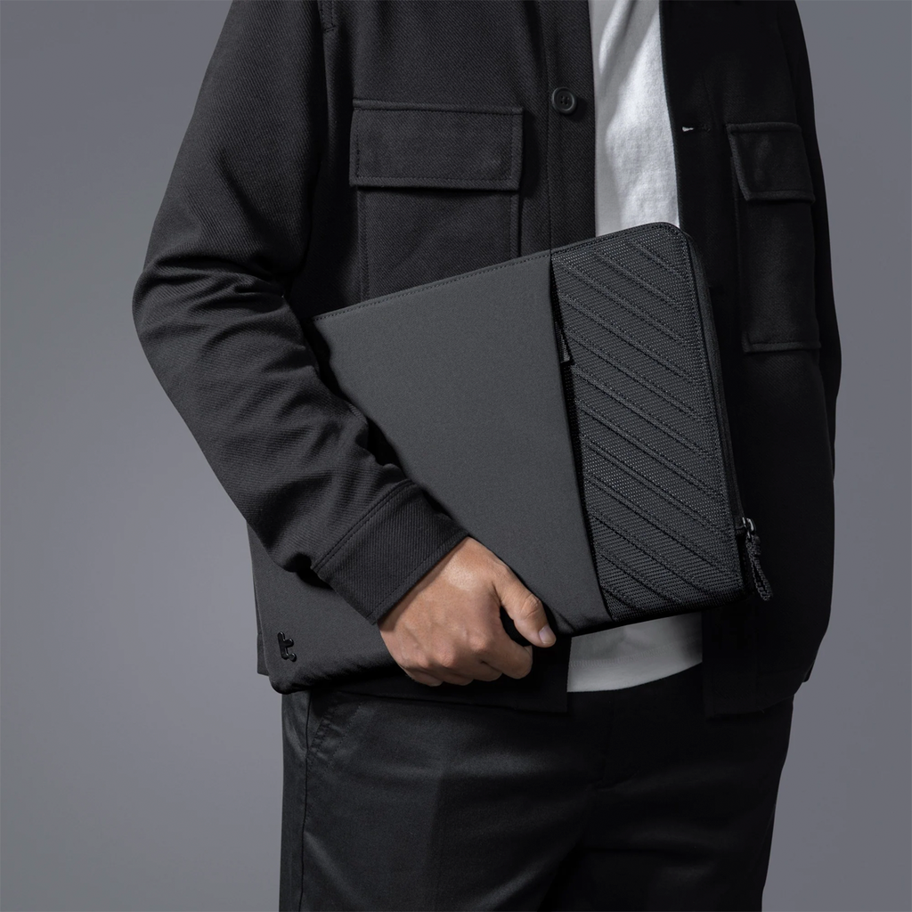 FUNDA TOMTOC VOYAGE A10 BLACK 16"