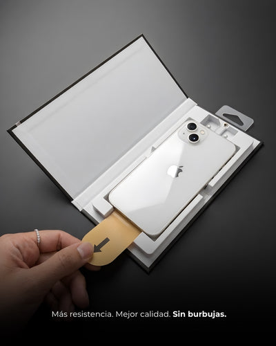 COMBO CLYX: FUNDA CUERO MAGSAFE + TEMPLADO PREMIUM CON COLOCADOR
