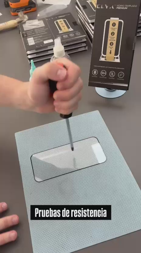 COMBO CLYX: FUNDA CUERO MAGSAFE + TEMPLADO PREMIUM CON COLOCADOR